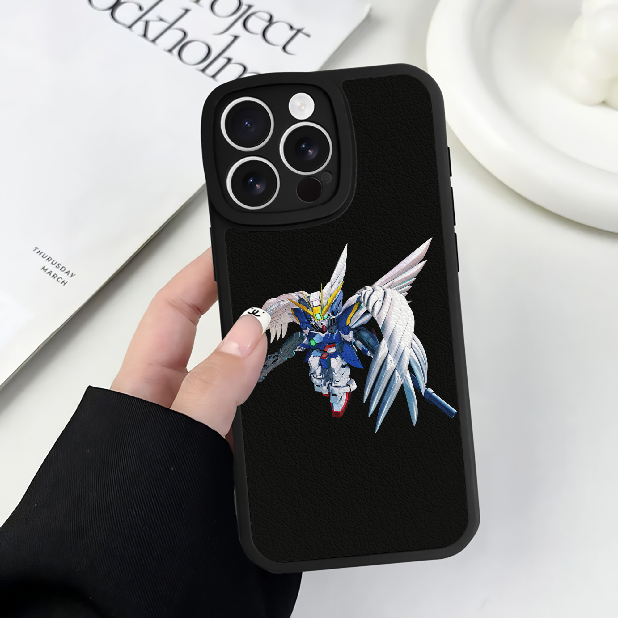 （画像用） 機動戦士ガンダム Mobile Suit Gundam 【iPhone 16シリーズ対応】シリコンスマホケース（レザー調） 材質：シリコン
